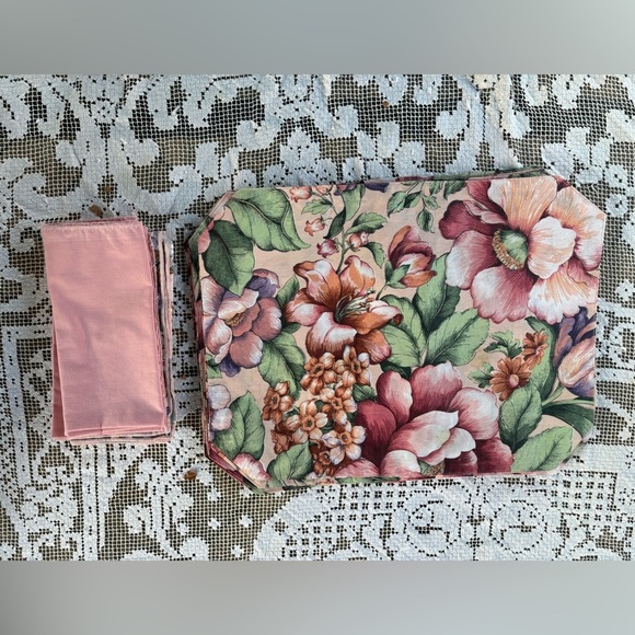 Six Vintage Cotton Placements and Napkins. Vintage Tableware. MCM kitchen Decor - Picture 6 of 7